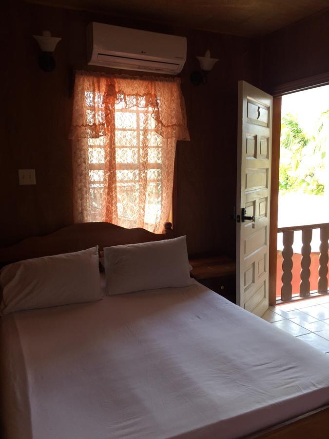 Blue Wave Guest House Cayo Caulker Exterior foto